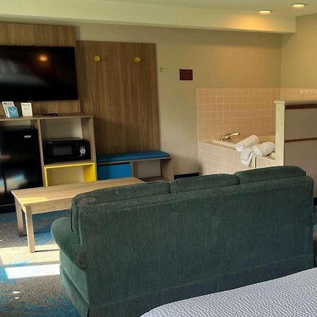 Days Inn & Suites By Wyndham Des Moines Airport Buitenkant foto