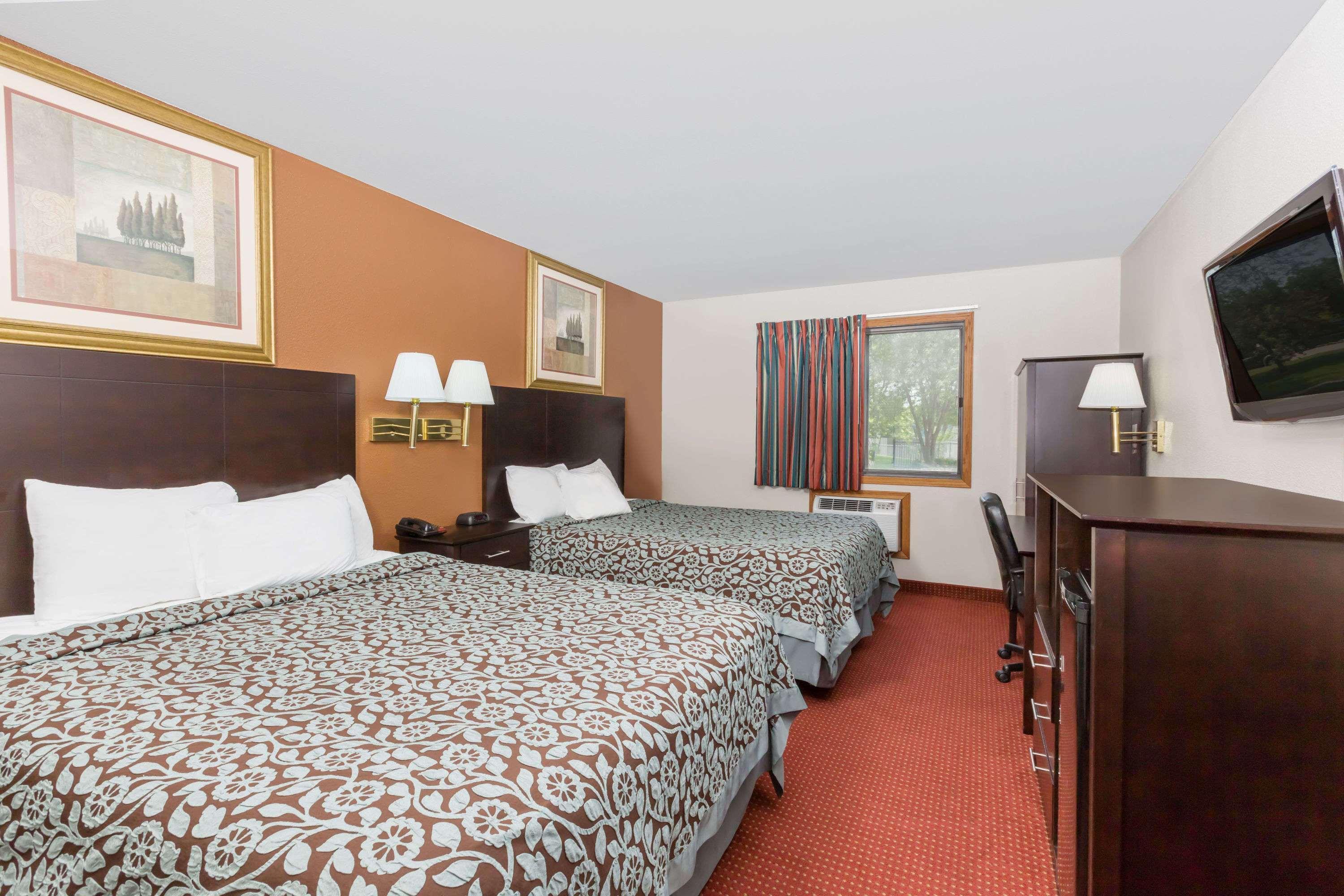 Days Inn & Suites By Wyndham Des Moines Airport Buitenkant foto