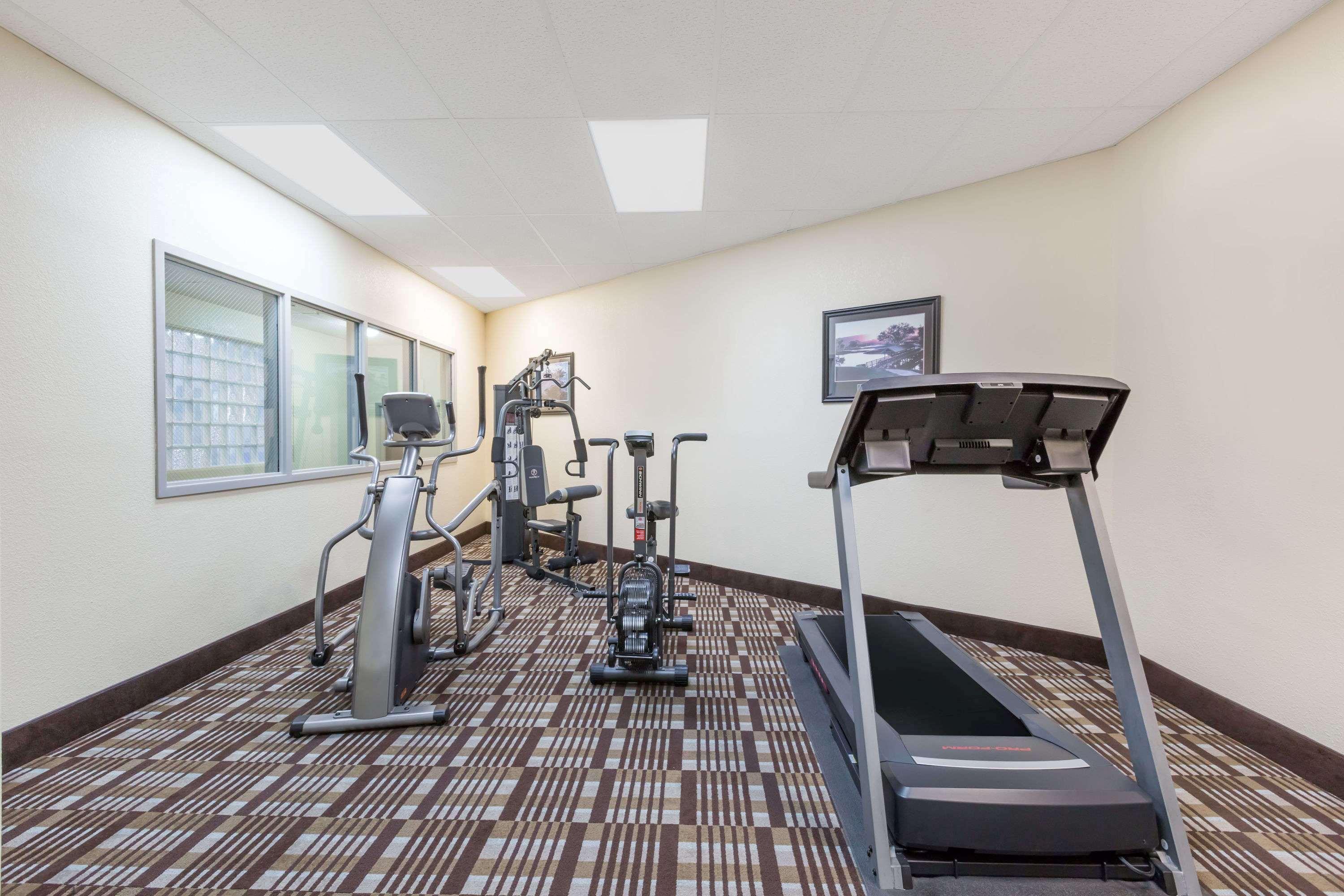 Days Inn & Suites By Wyndham Des Moines Airport Buitenkant foto
