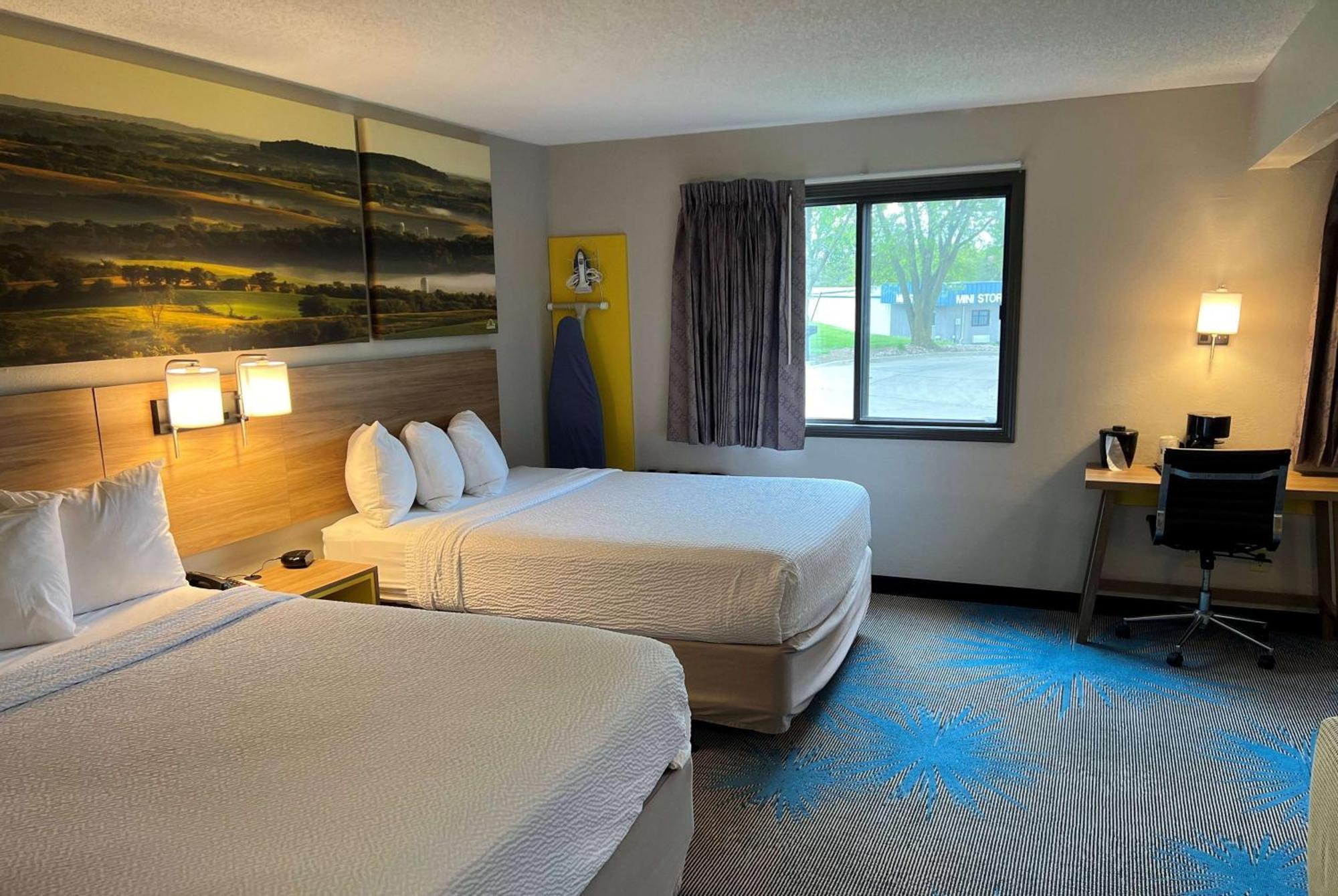 Days Inn & Suites By Wyndham Des Moines Airport Buitenkant foto