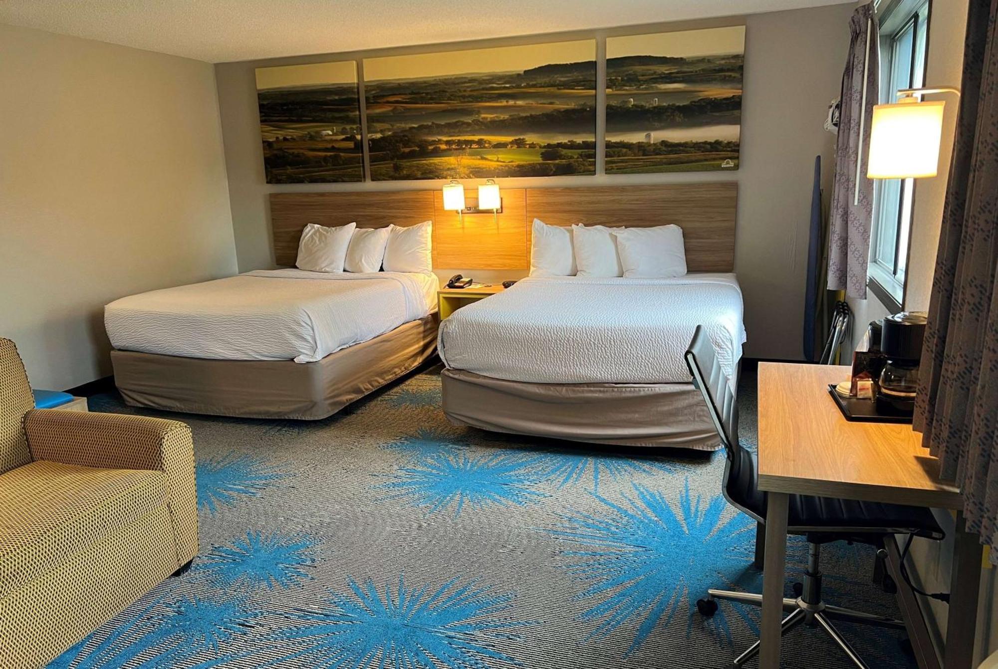 Days Inn & Suites By Wyndham Des Moines Airport Buitenkant foto