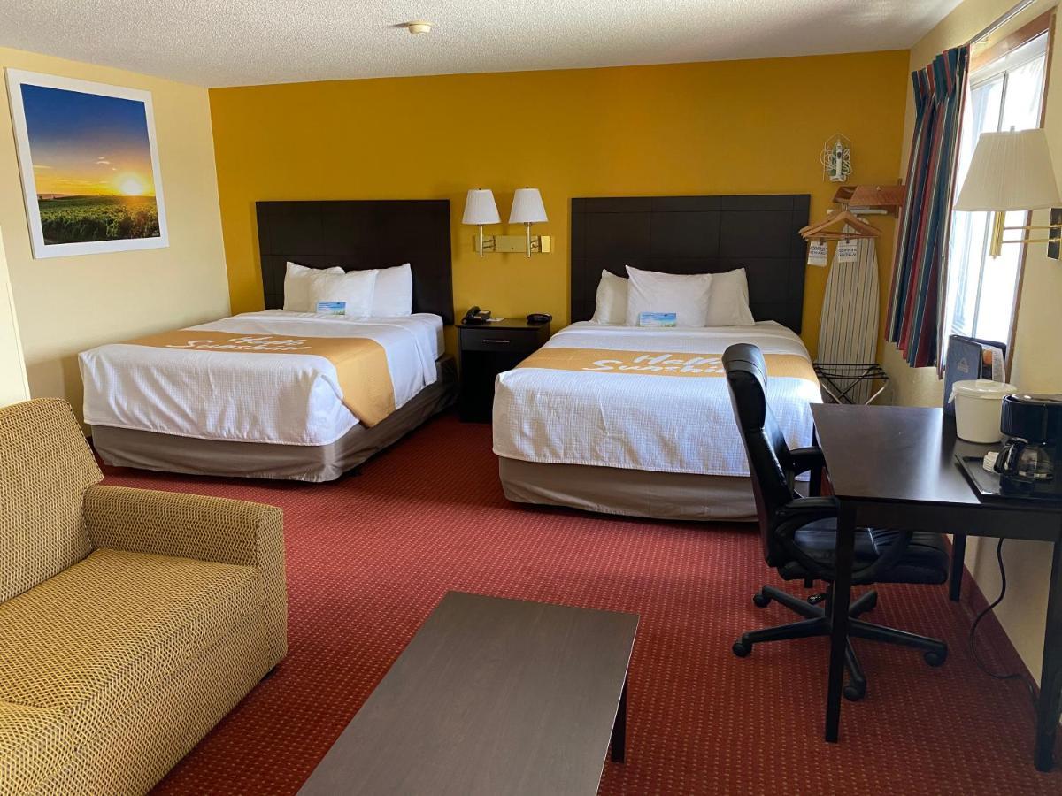 Days Inn & Suites By Wyndham Des Moines Airport Buitenkant foto