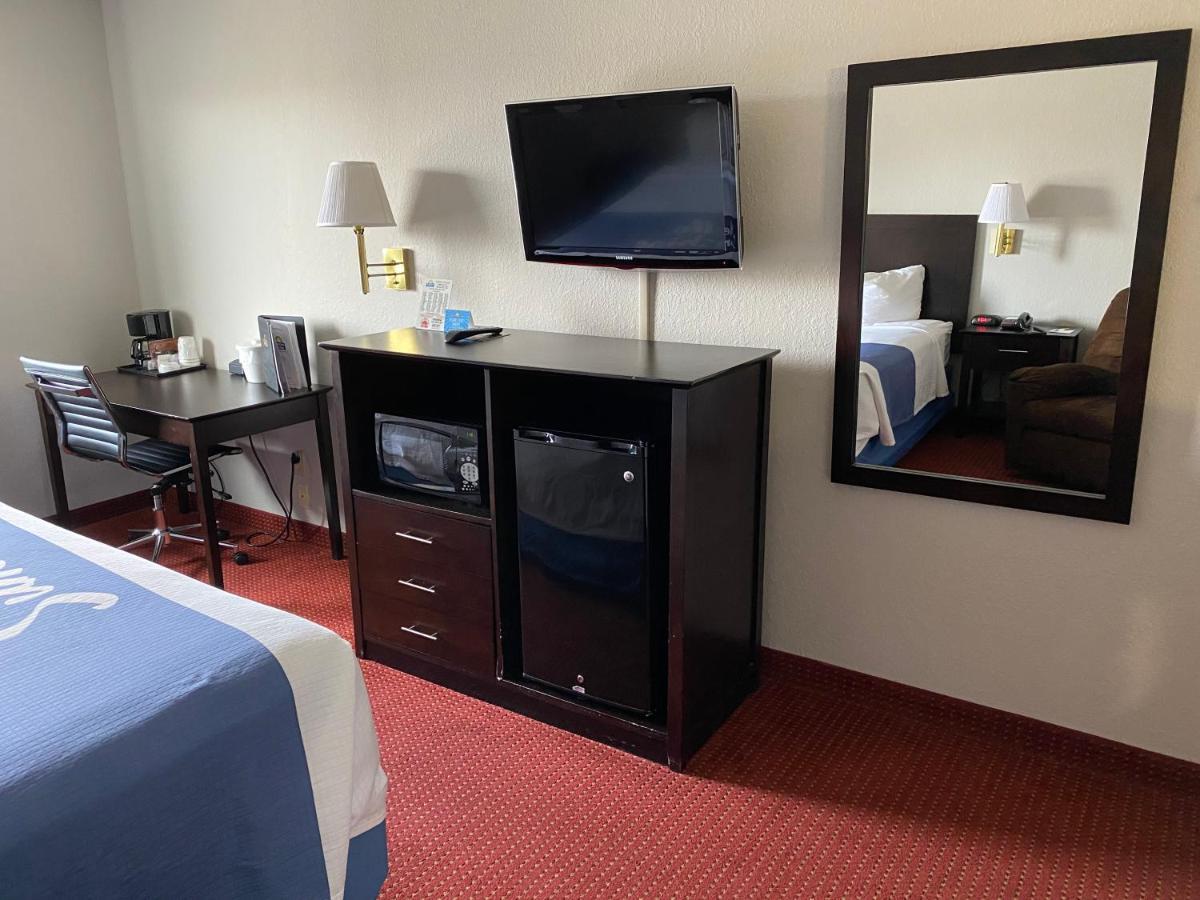 Days Inn & Suites By Wyndham Des Moines Airport Buitenkant foto